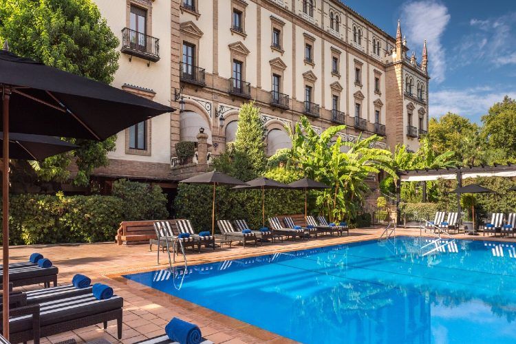 Agréable piscine dans votre hôtel de charme à Séville
